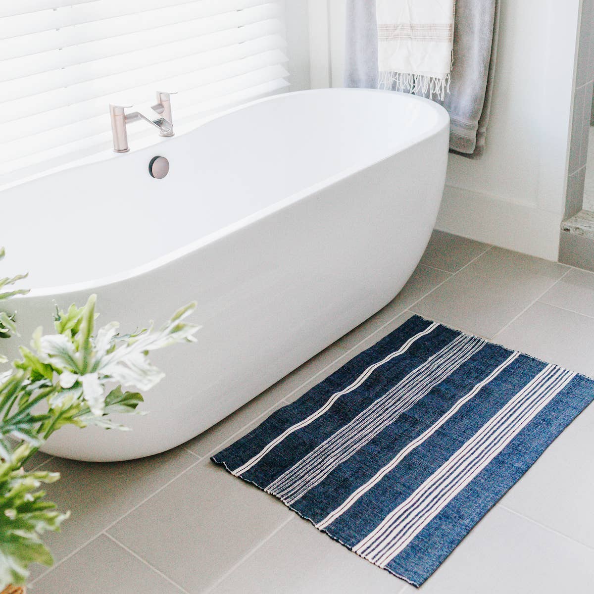 Aden Bath Mat - Navy with Natural
